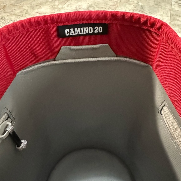 Yeti Camino 20 carryall red rescue color NWT - Picture 5 of 5